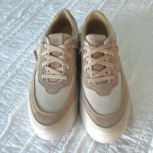 UGG Marlin Mega Lace (NEW)